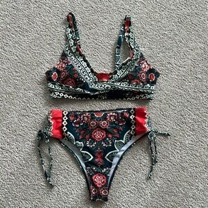 Bikini - adjustable straps and removable pads